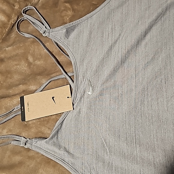 Plus size women's Nike work out tank - Picture 2 of 3